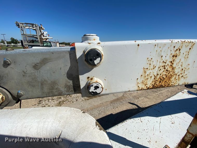 image for item HE9816 2005 Ford F450 Super Duty  bucket truck