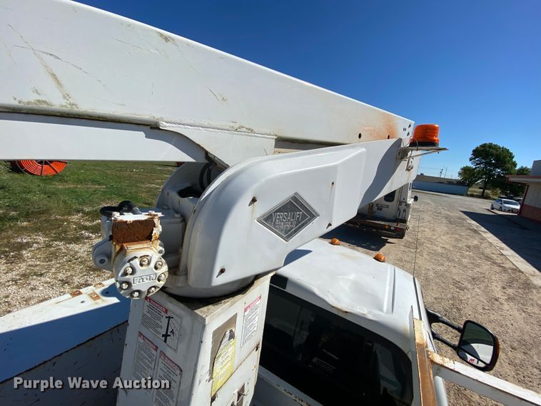 image for item HE9816 2005 Ford F450 Super Duty  bucket truck