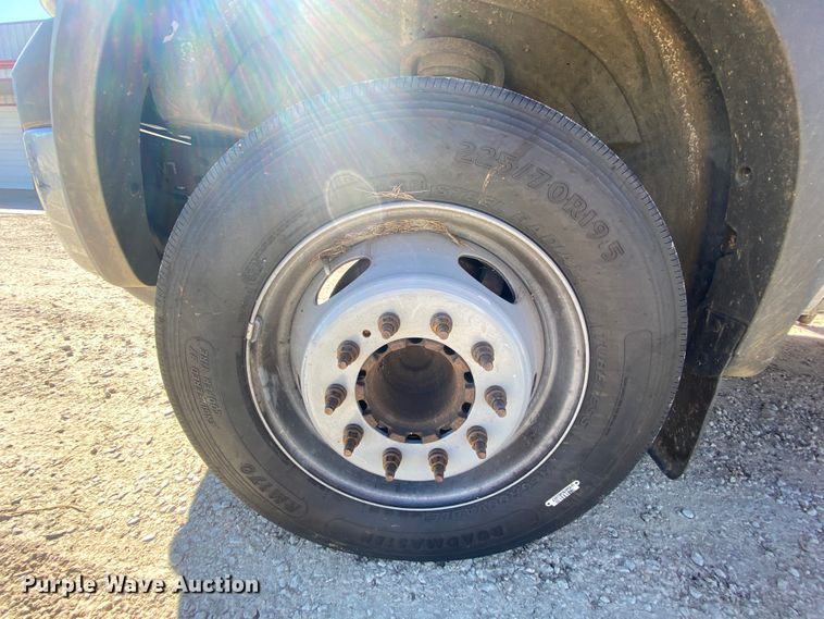 image for item HE9816 2005 Ford F450 Super Duty  bucket truck