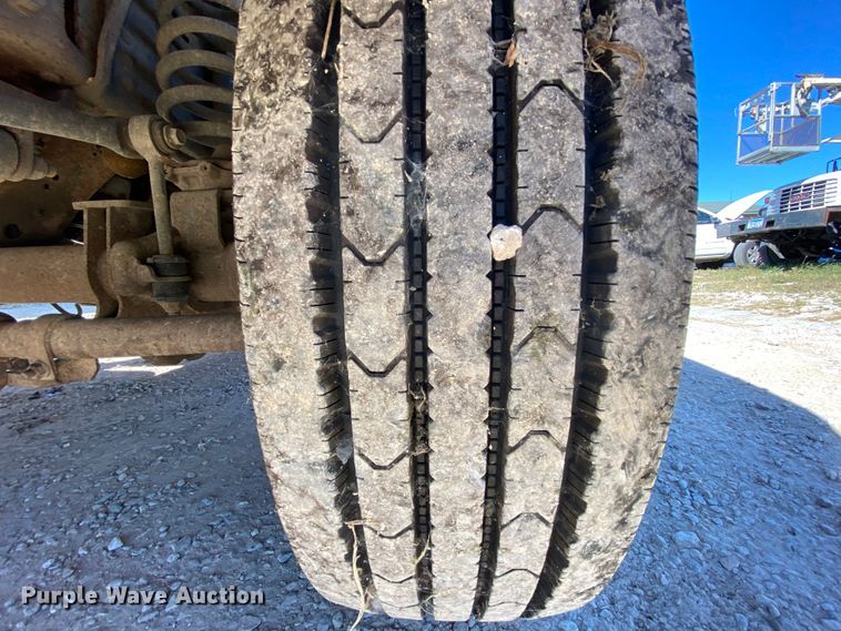 image for item HE9816 2005 Ford F450 Super Duty  bucket truck