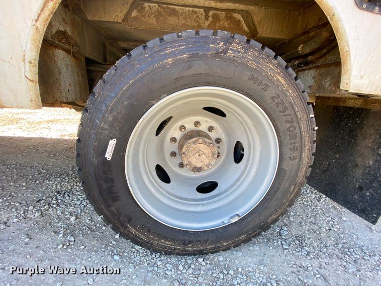 image for item HE9816 2005 Ford F450 Super Duty  bucket truck