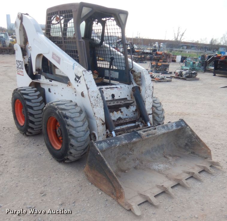 image for item HG9668 2007 Bobcat S250  skid steer loader