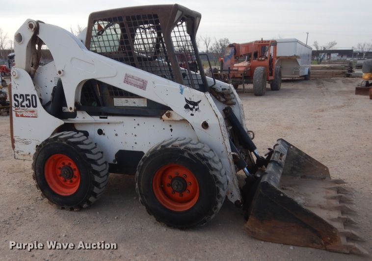 image for item HG9668 2007 Bobcat S250  skid steer loader