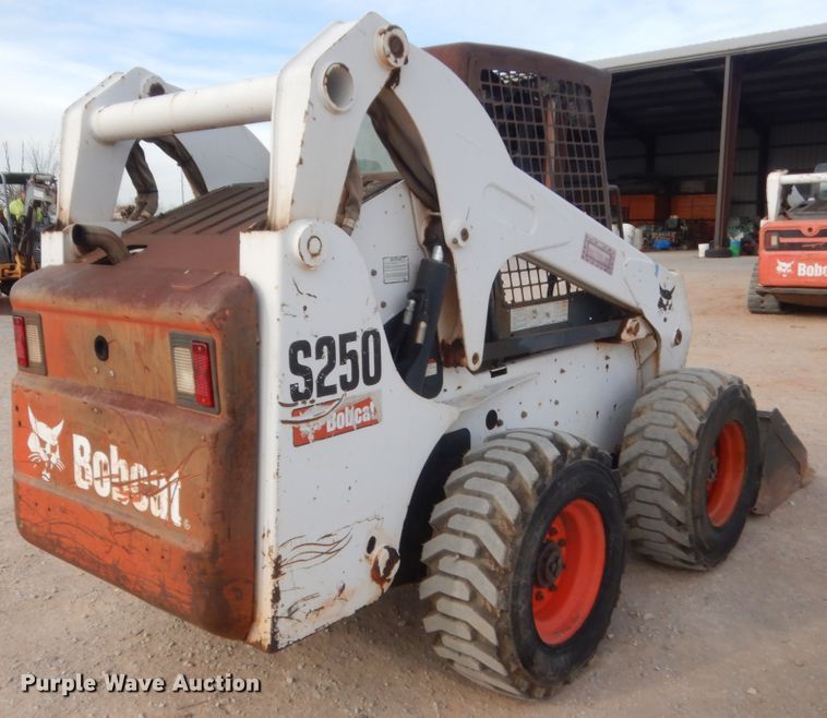 image for item HG9668 2007 Bobcat S250  skid steer loader