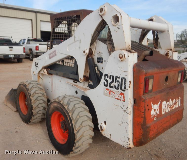 image for item HG9668 2007 Bobcat S250  skid steer loader
