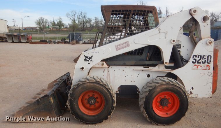 image for item HG9668 2007 Bobcat S250  skid steer loader