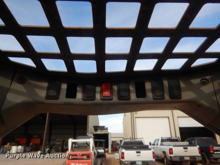 image for item HG9668 2007 Bobcat S250  skid steer loader