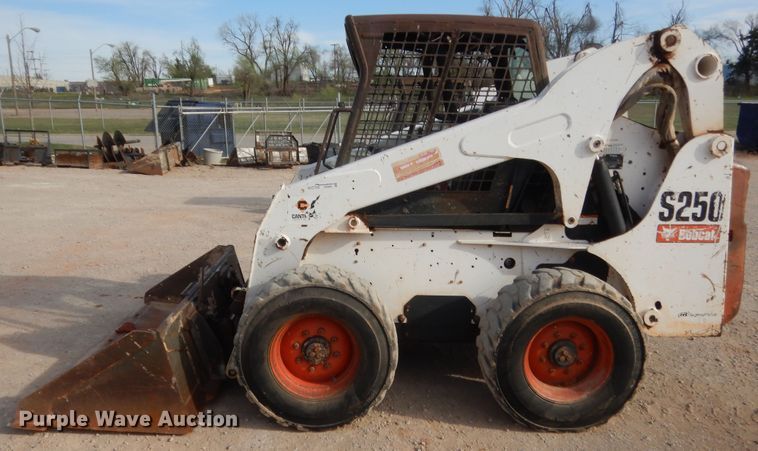 image for item HG9669 2007 Bobcat S250  skid steer loader