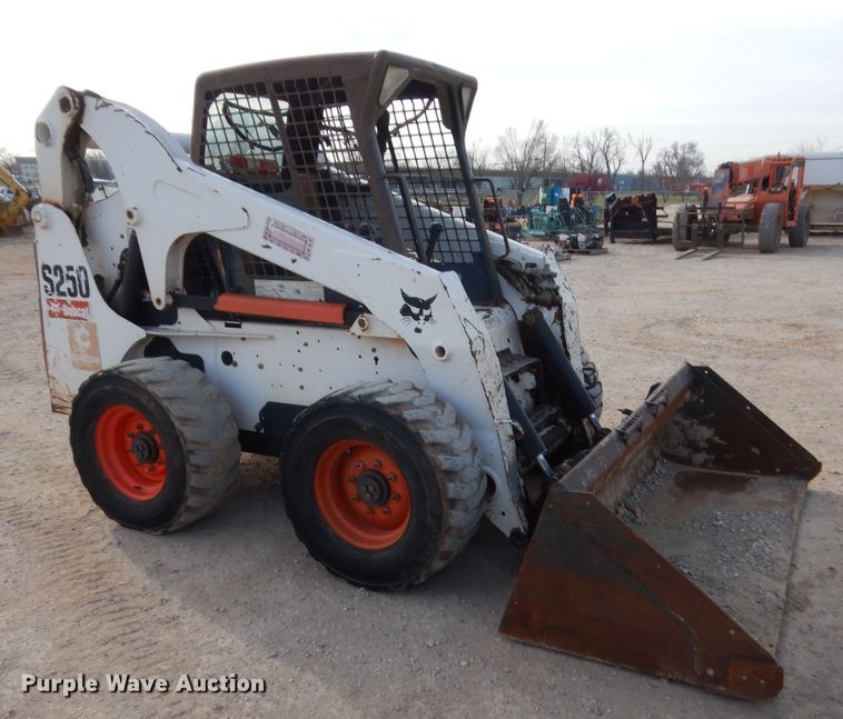 image for item HG9670 2007 Bobcat S250  skid steer loader