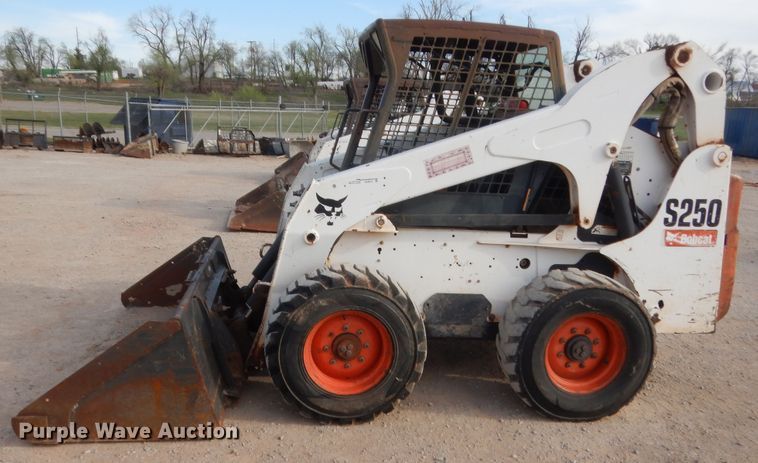 image for item HG9670 2007 Bobcat S250  skid steer loader