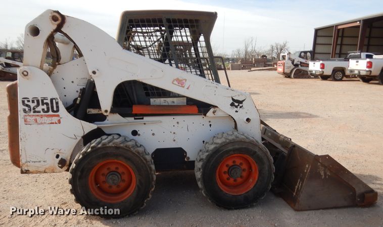 image for item HG9671 2006 Bobcat S250  skid steer loader