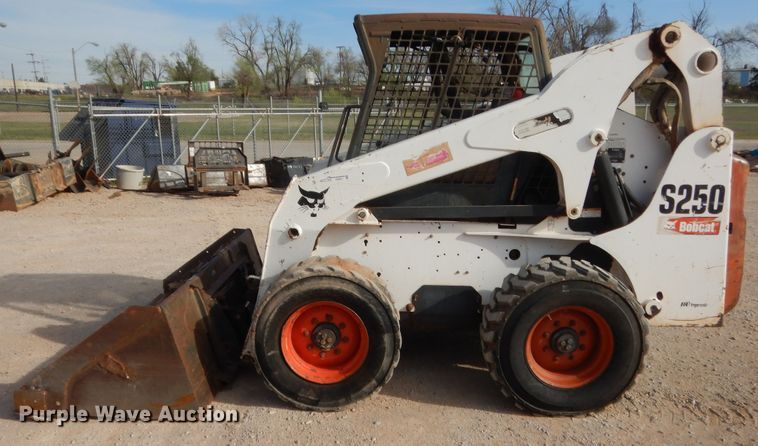 image for item HG9671 2006 Bobcat S250  skid steer loader