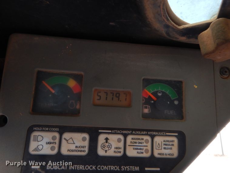 image for item HG9671 2006 Bobcat S250  skid steer loader