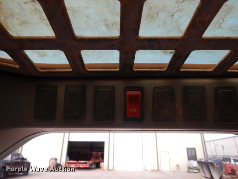 image for item HG9671 2006 Bobcat S250  skid steer loader