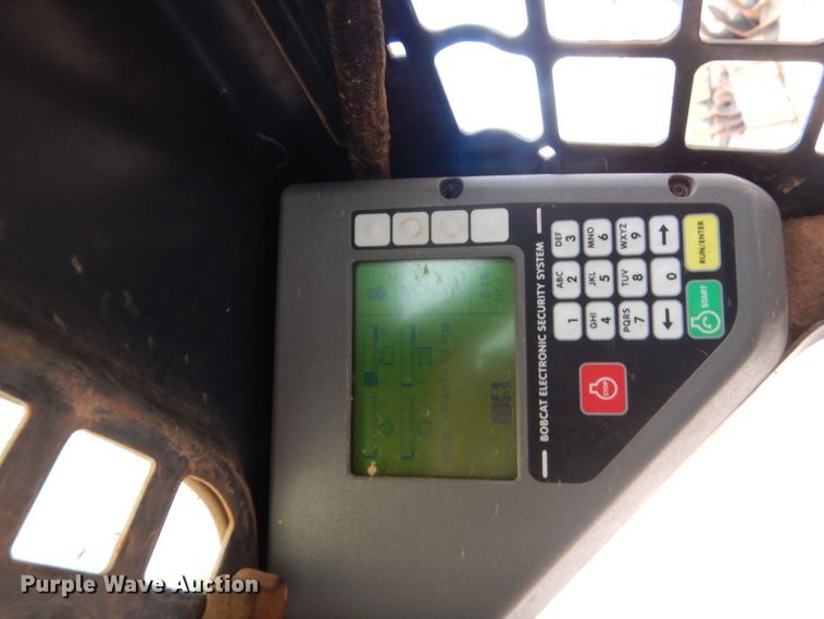 image for item HG9671 2006 Bobcat S250  skid steer loader