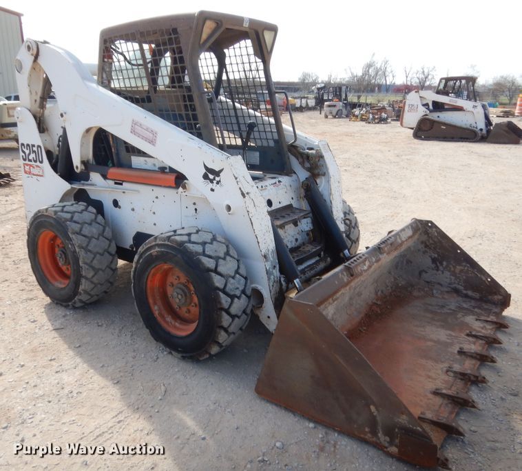 image for item HG9673 2007 Bobcat S250  skid steer loader