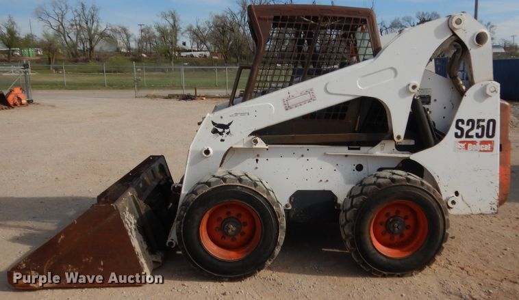 image for item HG9673 2007 Bobcat S250  skid steer loader
