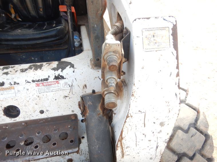 image for item HG9673 2007 Bobcat S250  skid steer loader