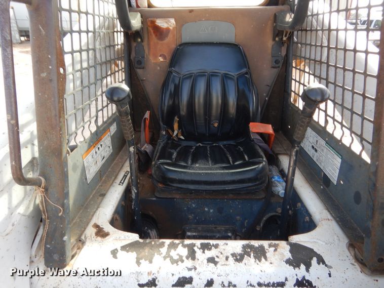 image for item HG9673 2007 Bobcat S250  skid steer loader