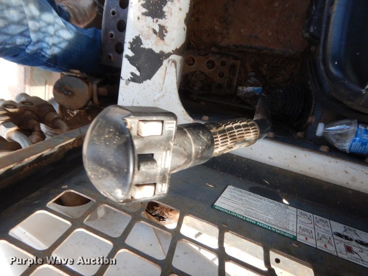 image for item HG9673 2007 Bobcat S250  skid steer loader