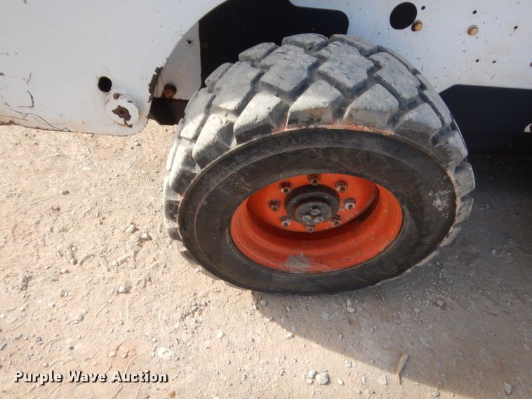 image for item HG9673 2007 Bobcat S250  skid steer loader