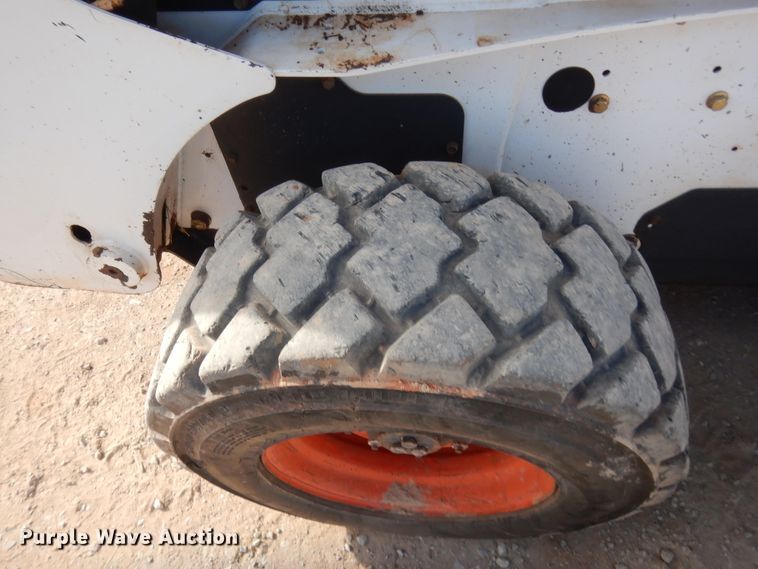 image for item HG9673 2007 Bobcat S250  skid steer loader