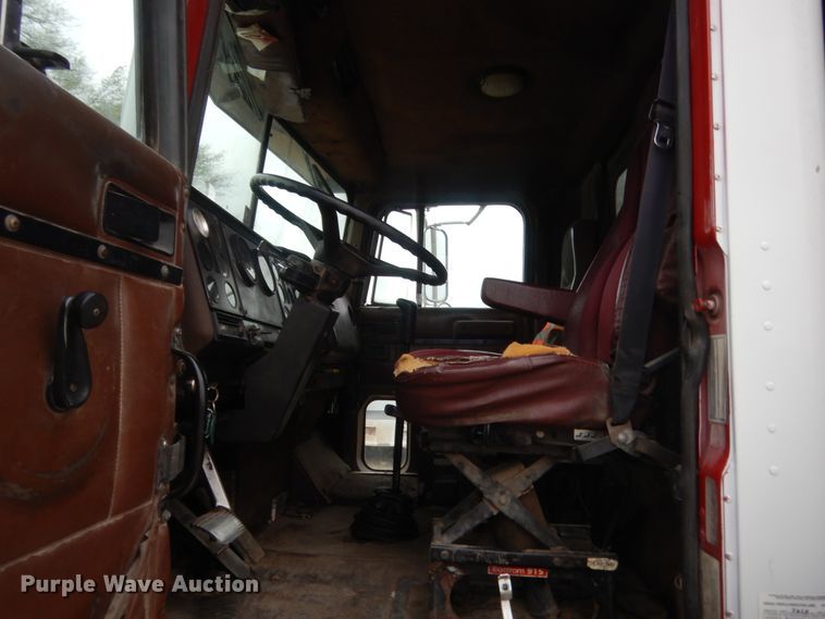 image for item HG9704 1991 International 9400  dump truck