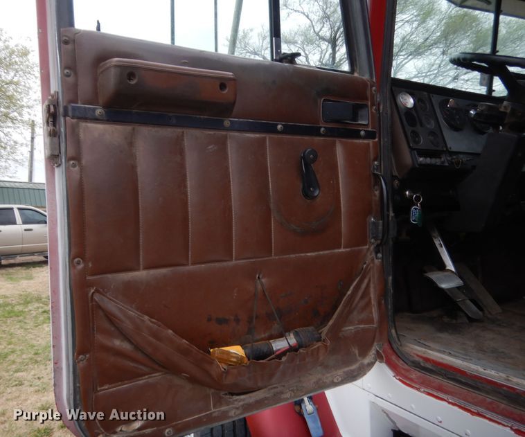 image for item HG9704 1991 International 9400  dump truck