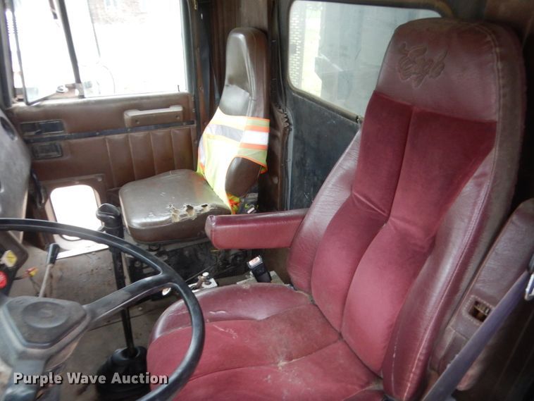 image for item HG9704 1991 International 9400  dump truck