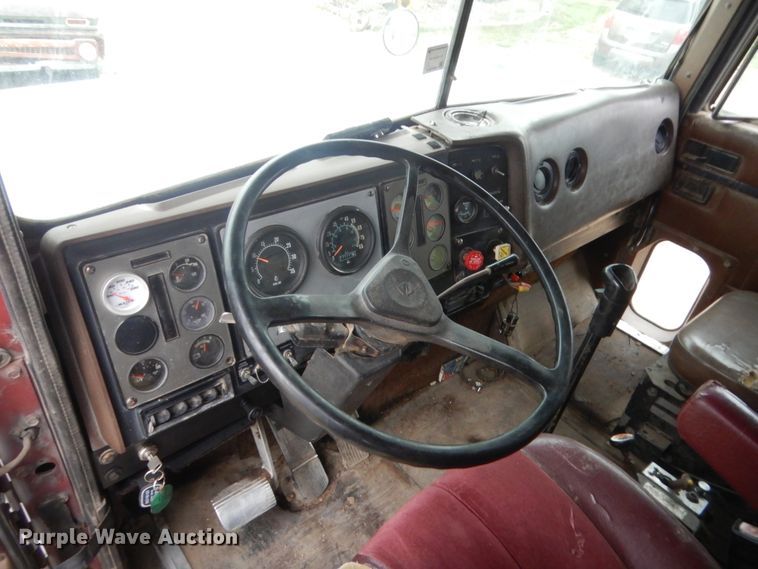 image for item HG9704 1991 International 9400  dump truck