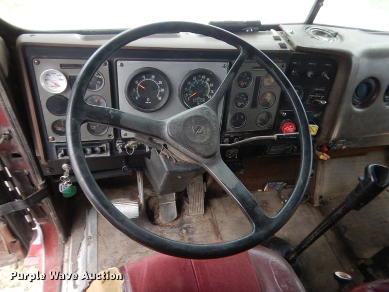 image for item HG9704 1991 International 9400  dump truck