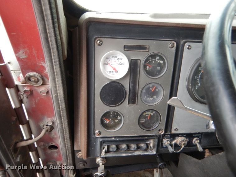 image for item HG9704 1991 International 9400  dump truck