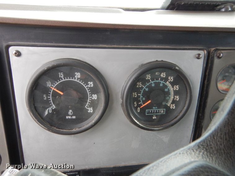 image for item HG9704 1991 International 9400  dump truck