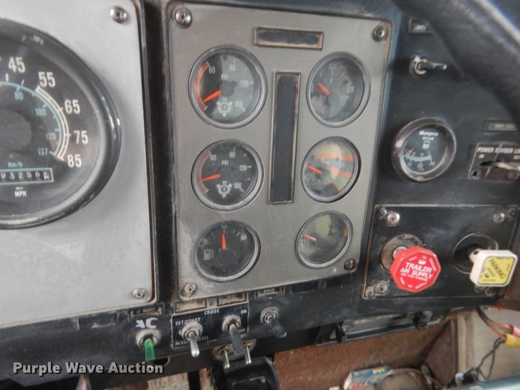 image for item HG9704 1991 International 9400  dump truck