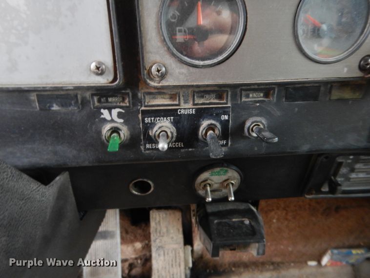 image for item HG9704 1991 International 9400  dump truck