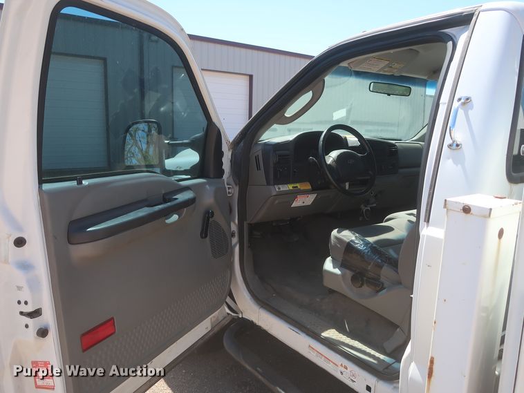 image for item HK9655 2006 Ford F550 Super Duty XL  bucket truck