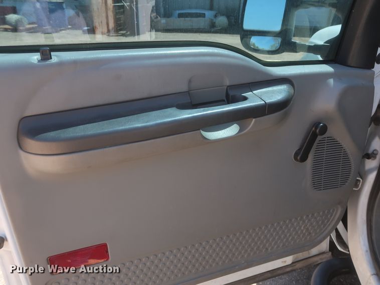 image for item HK9655 2006 Ford F550 Super Duty XL  bucket truck