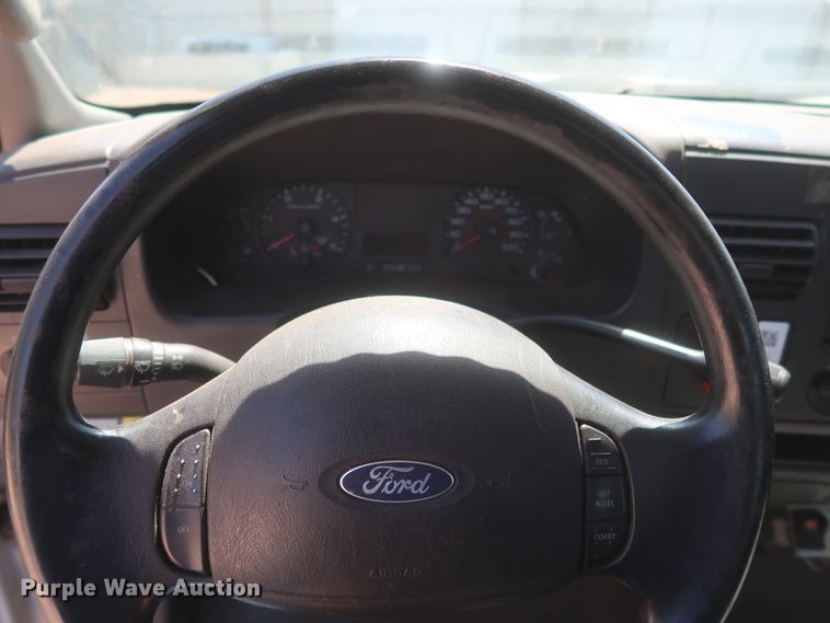 image for item HK9655 2006 Ford F550 Super Duty XL  bucket truck