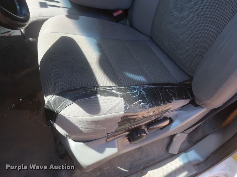 image for item HK9655 2006 Ford F550 Super Duty XL  bucket truck