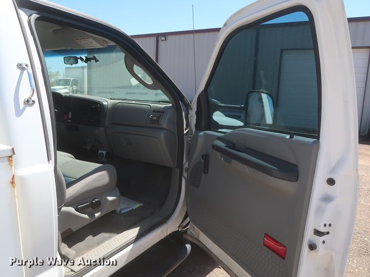 image for item HK9655 2006 Ford F550 Super Duty XL  bucket truck