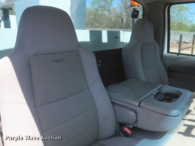 image for item HK9655 2006 Ford F550 Super Duty XL  bucket truck