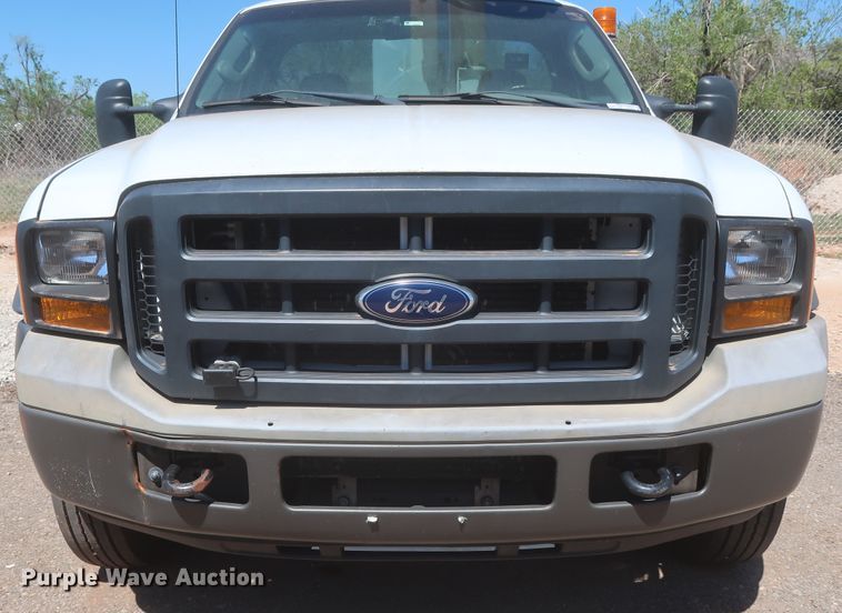 image for item HK9655 2006 Ford F550 Super Duty XL  bucket truck