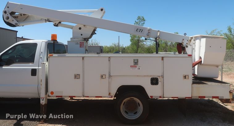 image for item HK9655 2006 Ford F550 Super Duty XL  bucket truck