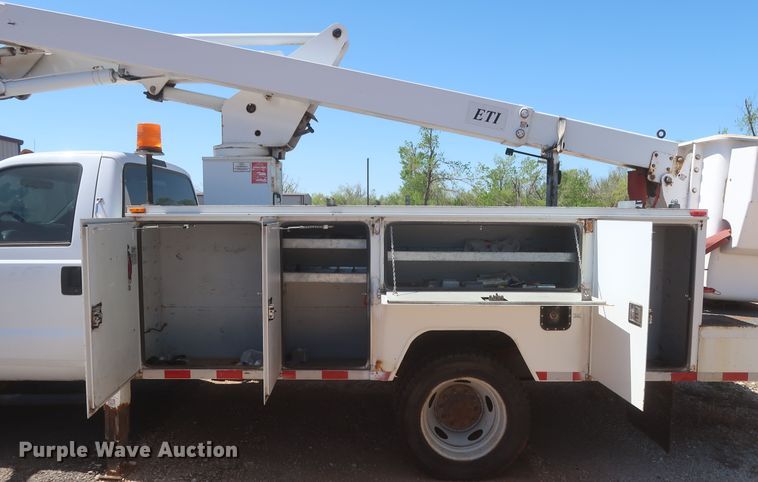 image for item HK9655 2006 Ford F550 Super Duty XL  bucket truck