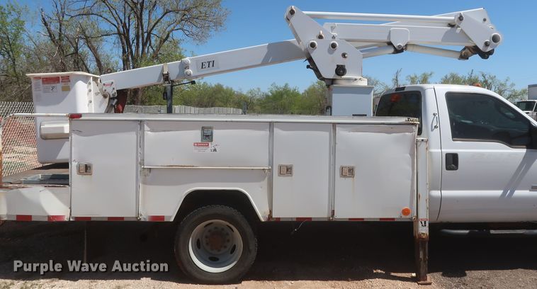 image for item HK9655 2006 Ford F550 Super Duty XL  bucket truck