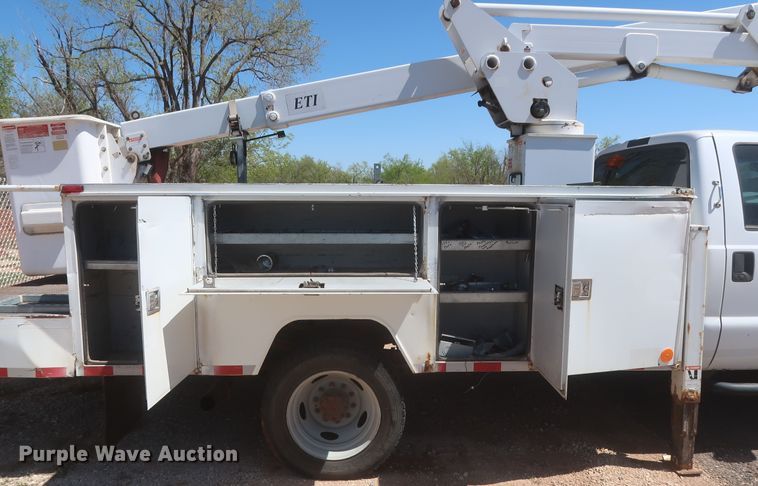image for item HK9655 2006 Ford F550 Super Duty XL  bucket truck