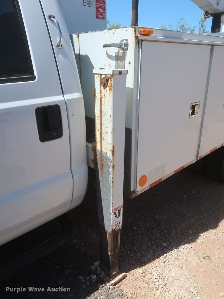 image for item HK9655 2006 Ford F550 Super Duty XL  bucket truck