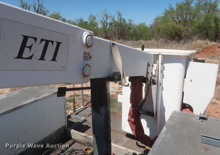 image for item HK9655 2006 Ford F550 Super Duty XL  bucket truck