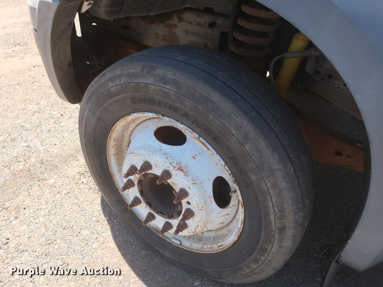 image for item HK9655 2006 Ford F550 Super Duty XL  bucket truck