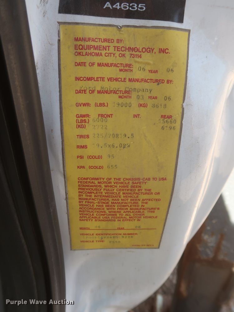 image for item HK9655 2006 Ford F550 Super Duty XL  bucket truck